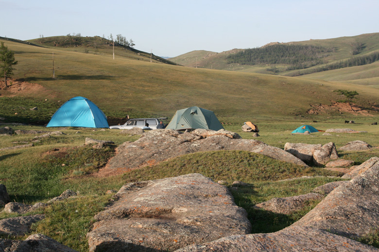 Camping at Zöölöngiin davaa, between Shine-Ider and Jargalant 