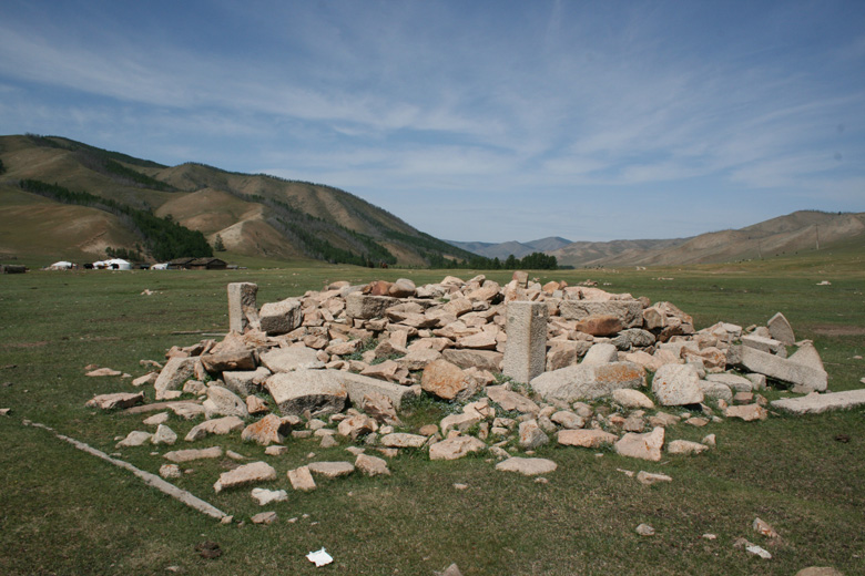 Überreste von Aryn huree (gegründet 1880, zerstört Ende der 1930er), südlich von Jargalant 